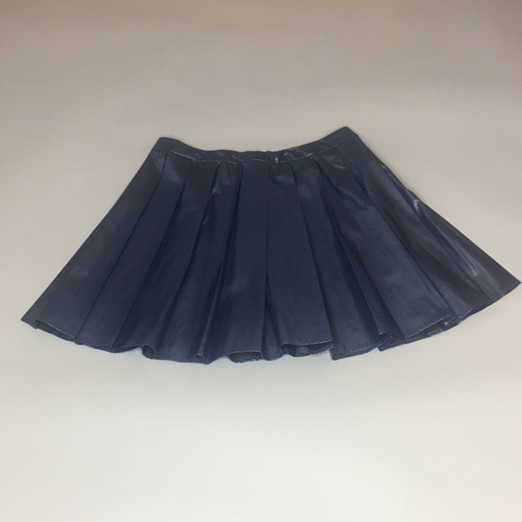 ASTR Vegan Navy Leather Pleated Mini Skirt Size Large - Picture 4 of 10